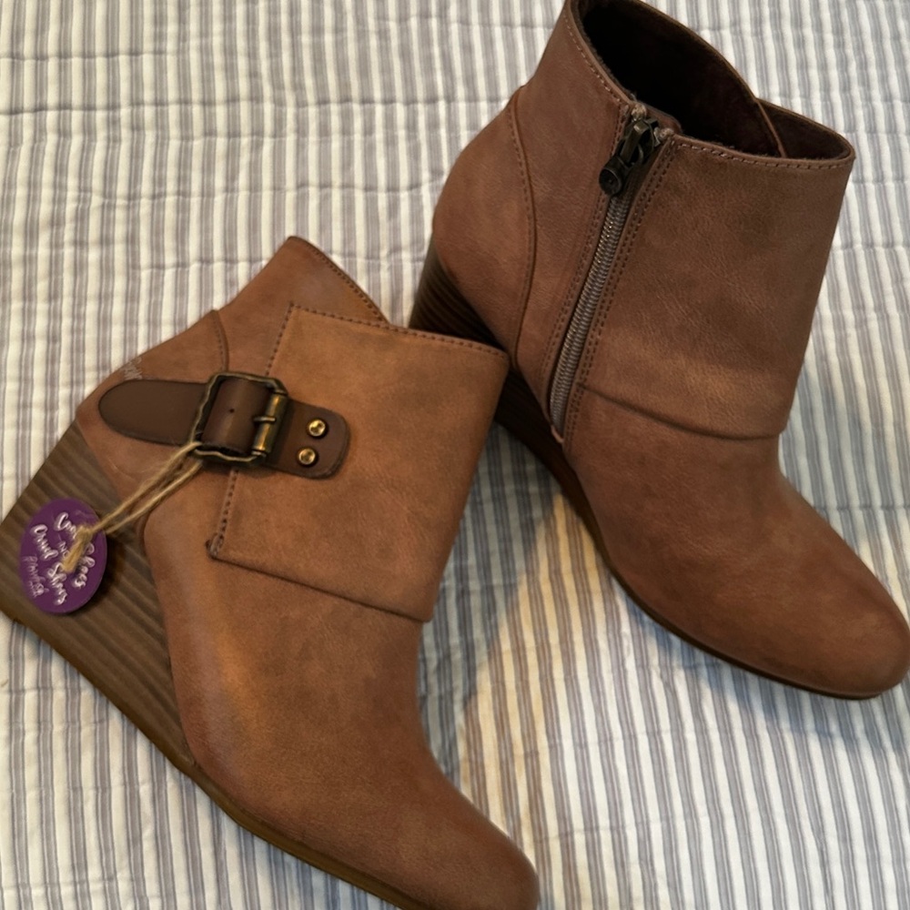NEW Blowfish Vegan Ankle Wedge Booties with Buckles, Women’s Size 7 - Picture 9 of 16